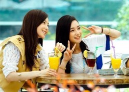 娱乐吃瓜女艺人恋情,甜蜜互动引网友热议