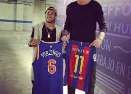 吃瓜网红与球星合影,吃瓜群众热议！